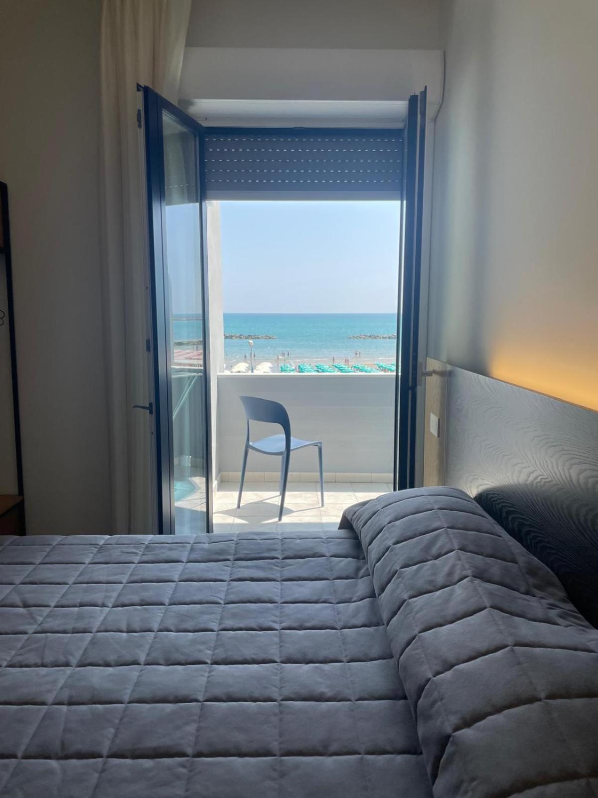 Hotel Il Caminetto Porto San Giorgio Esterno foto