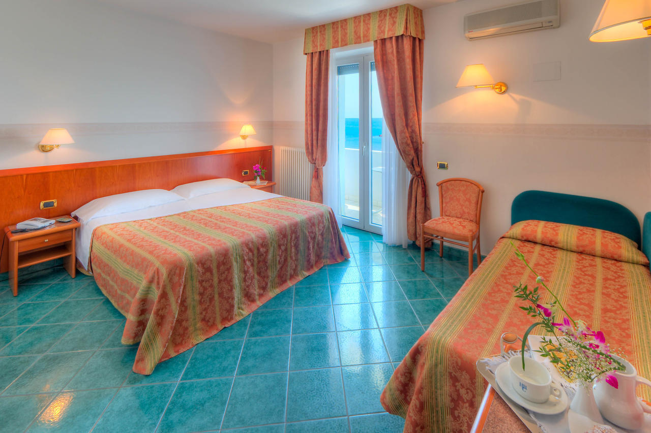 Hotel Il Caminetto Porto San Giorgio Camera foto