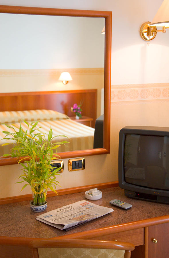 Hotel Il Caminetto Porto San Giorgio Camera foto