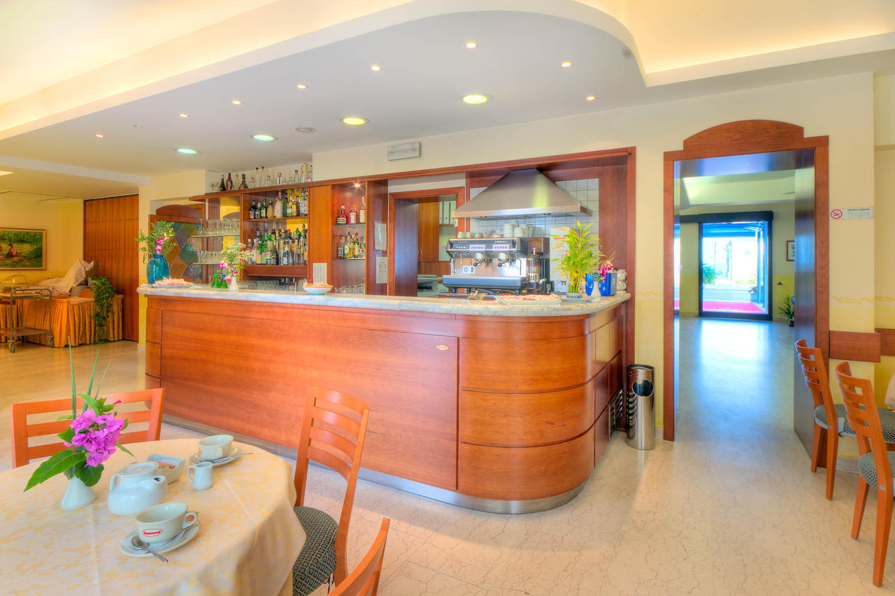 Hotel Il Caminetto Porto San Giorgio Esterno foto